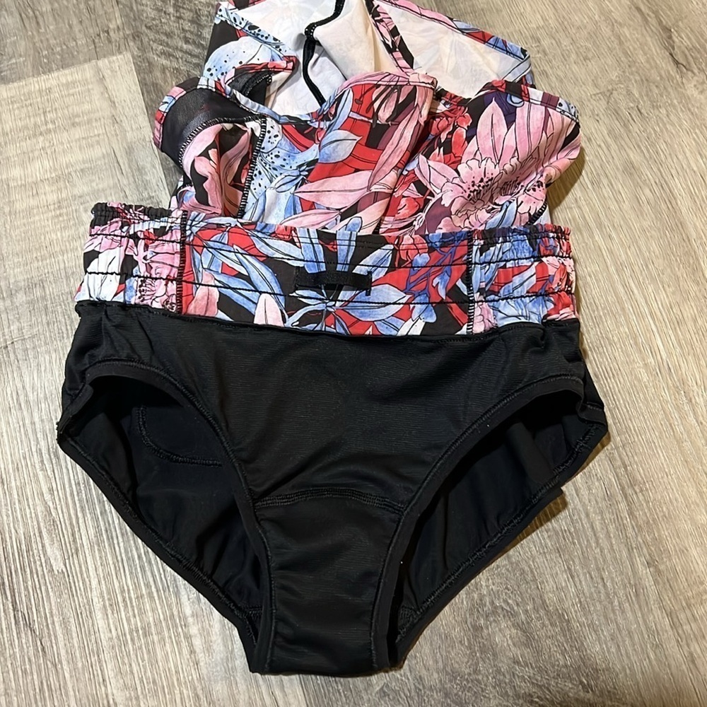 🛍️BOGO FREE Lululemon Hotty Hot Lush Lillies Multi Black size 2 - Picture 7 of 11
